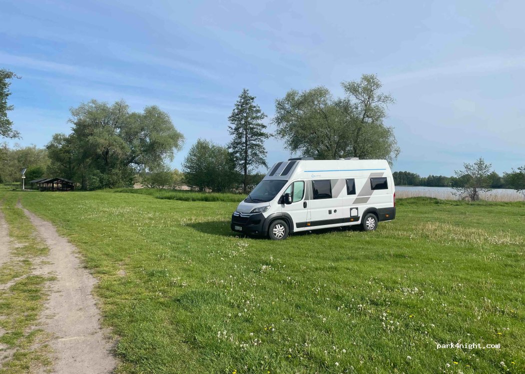 (74-240) Lipiany - 1 plac im. Huberta Dzikowskiego — foto 3