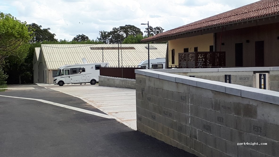 Aire de camping-car Eauze — foto 2