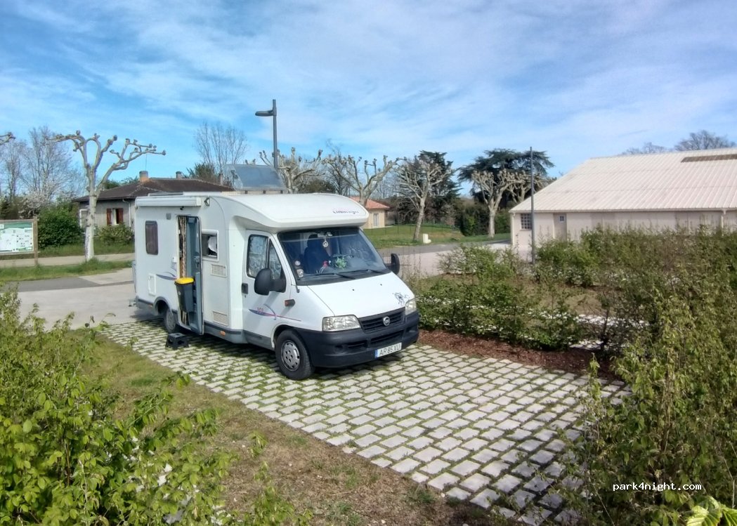 Aire de camping-car Eauze — foto 4