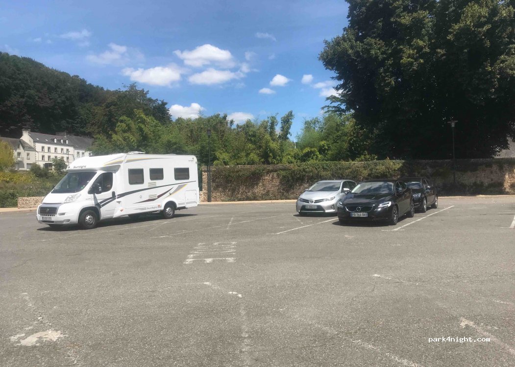 (29300) Quimperlé - 7 Place des Écoles — foto