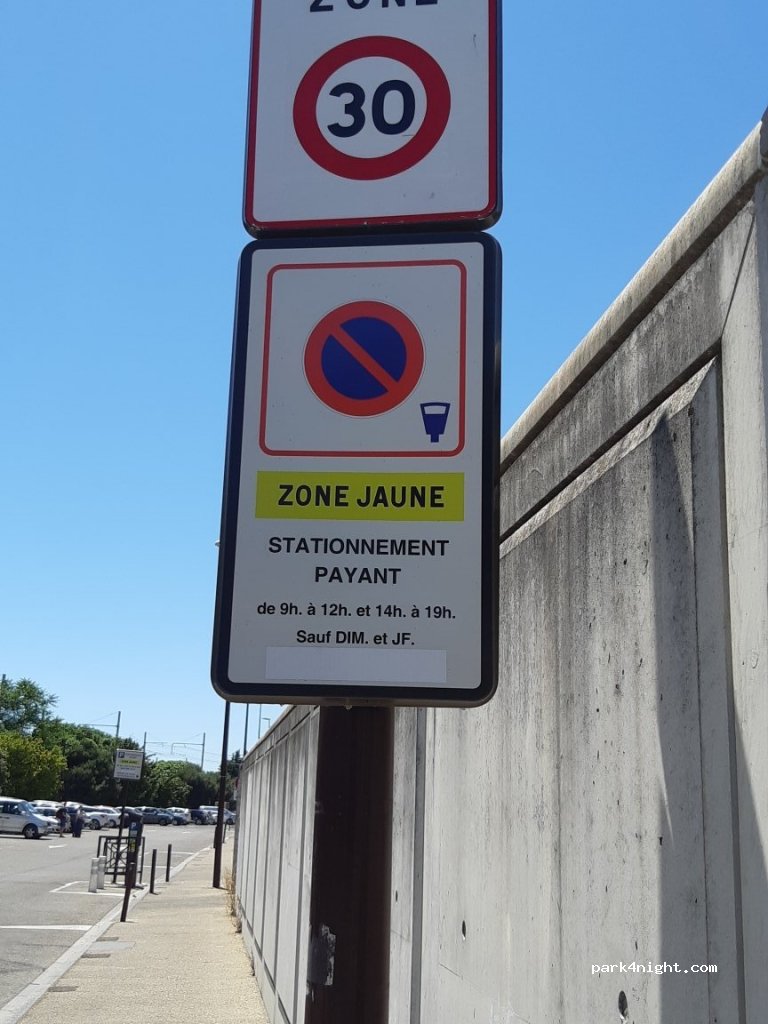(84000) Avignon - Rue Jacques Tati — foto