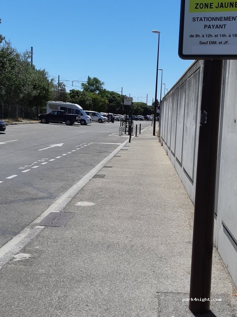 (84000) Avignon - Rue Jacques Tati — foto 2