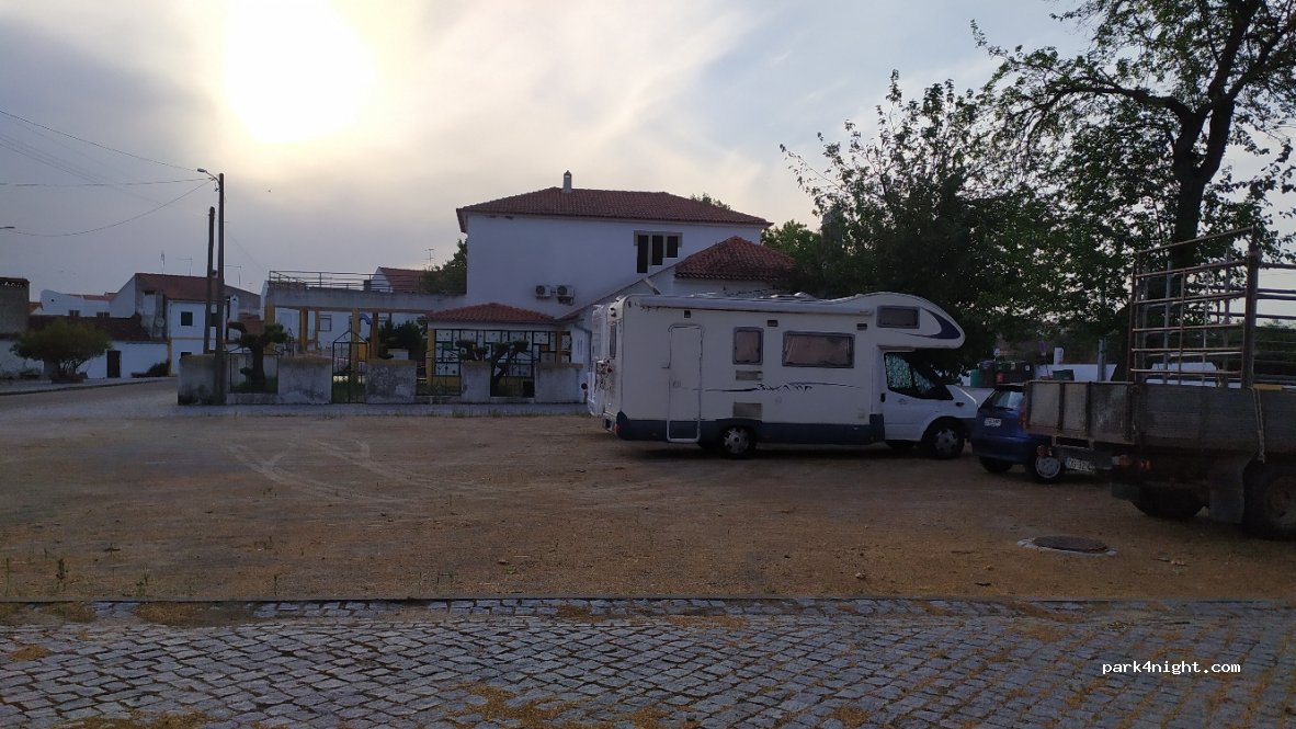 (6050) Alpalhão - 2 Largo Doutor António Alves da Costa — foto 2