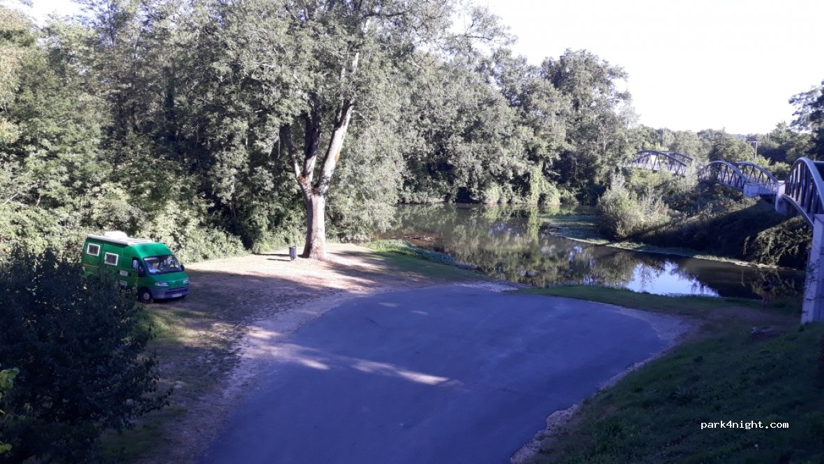 (24700) Montpon-Ménestérol - 3 Avenue Jean Moulin — foto