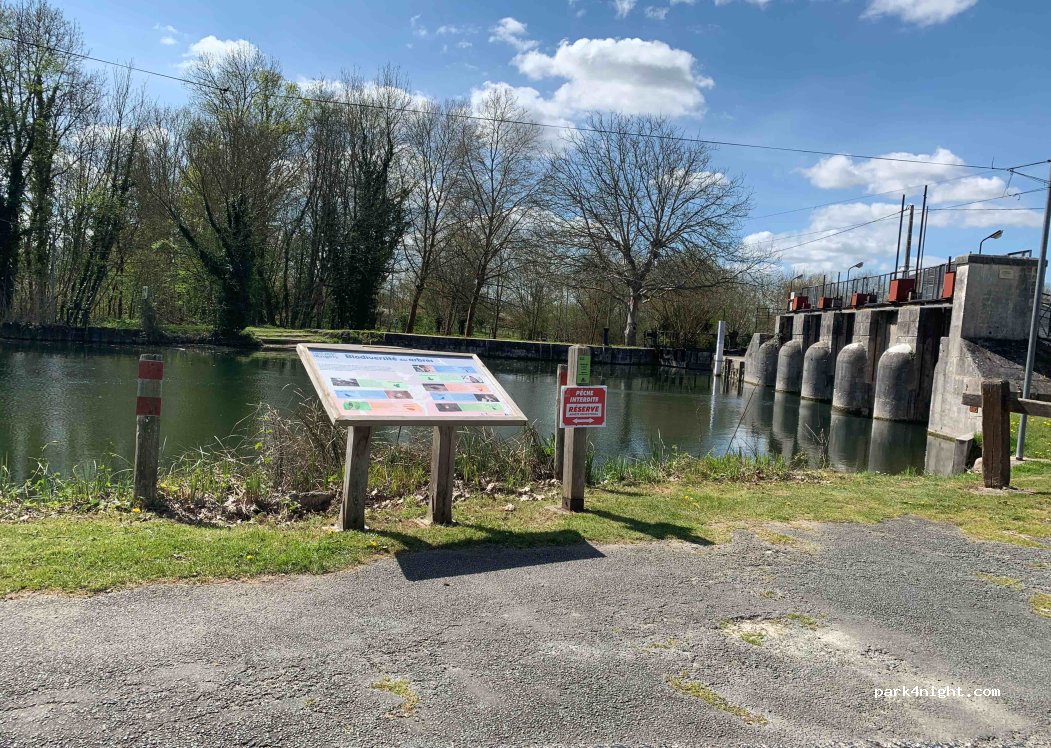 (17400) Saint-Jean-d'Angély - Quai de Bernouet — foto 3