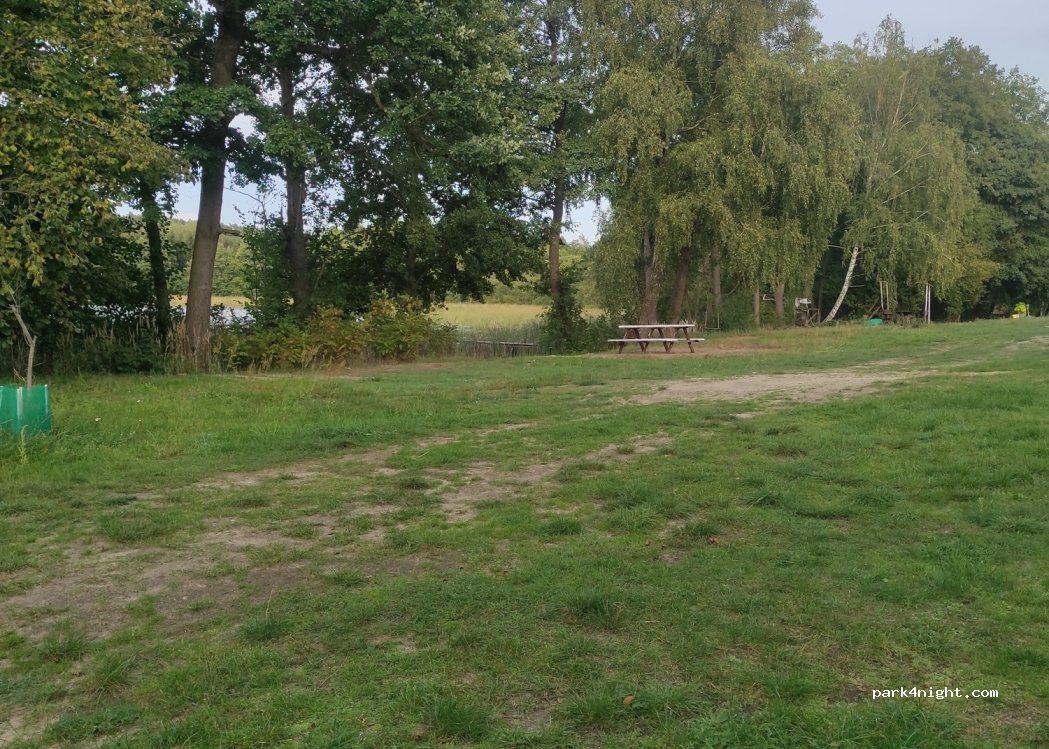 Pole namiotowe nad jeziorem Trzy Tonie — foto 2