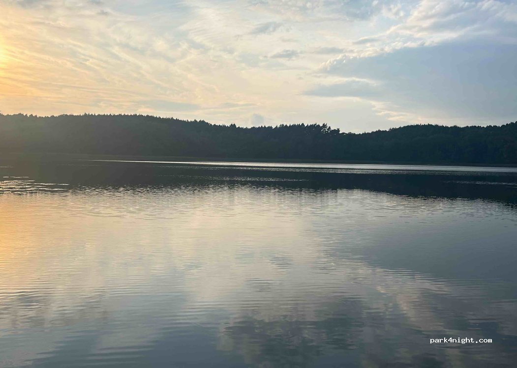 Pole namiotowe nad jeziorem Trzy Tonie — foto 4