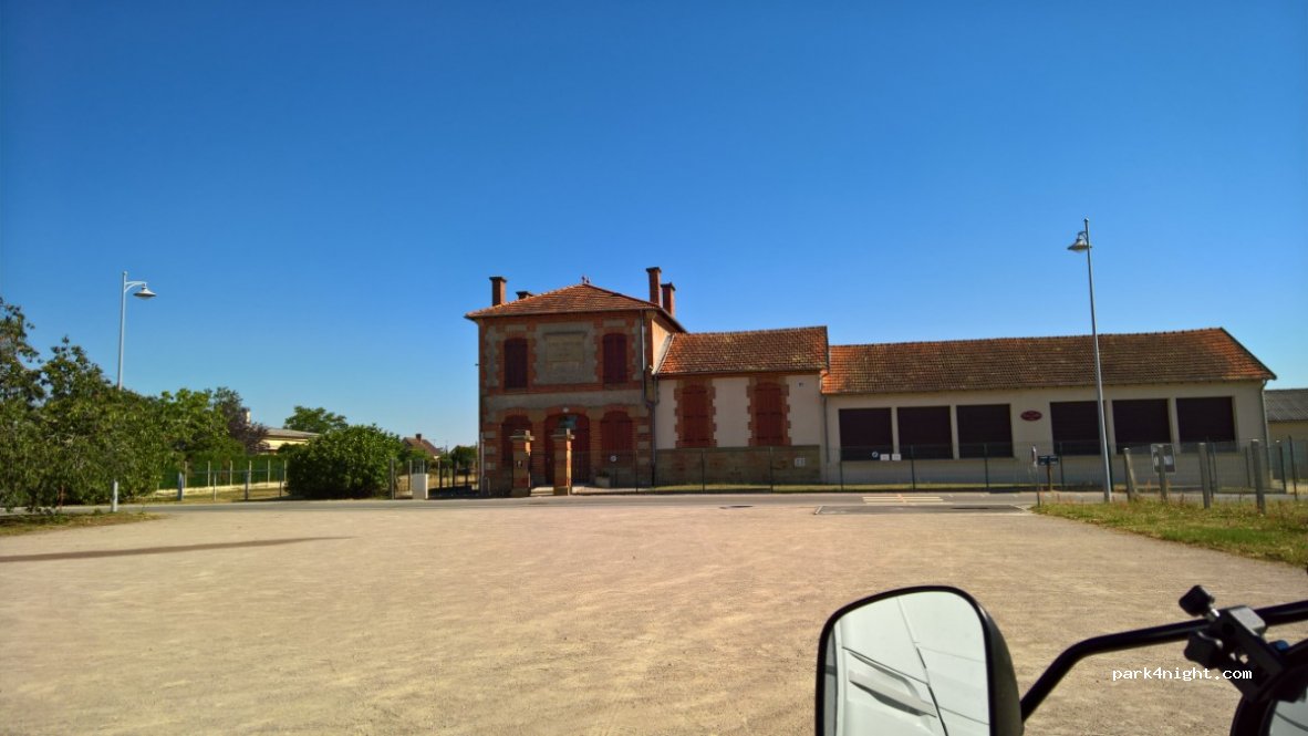 (03500) Monétay-sur-Allier - Rue de l'École — foto 2
