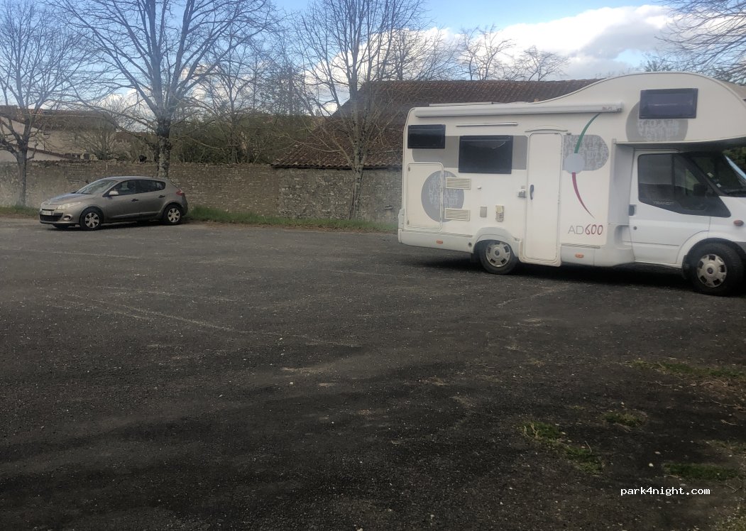 (16590) coulgens - Stade de football — foto 3