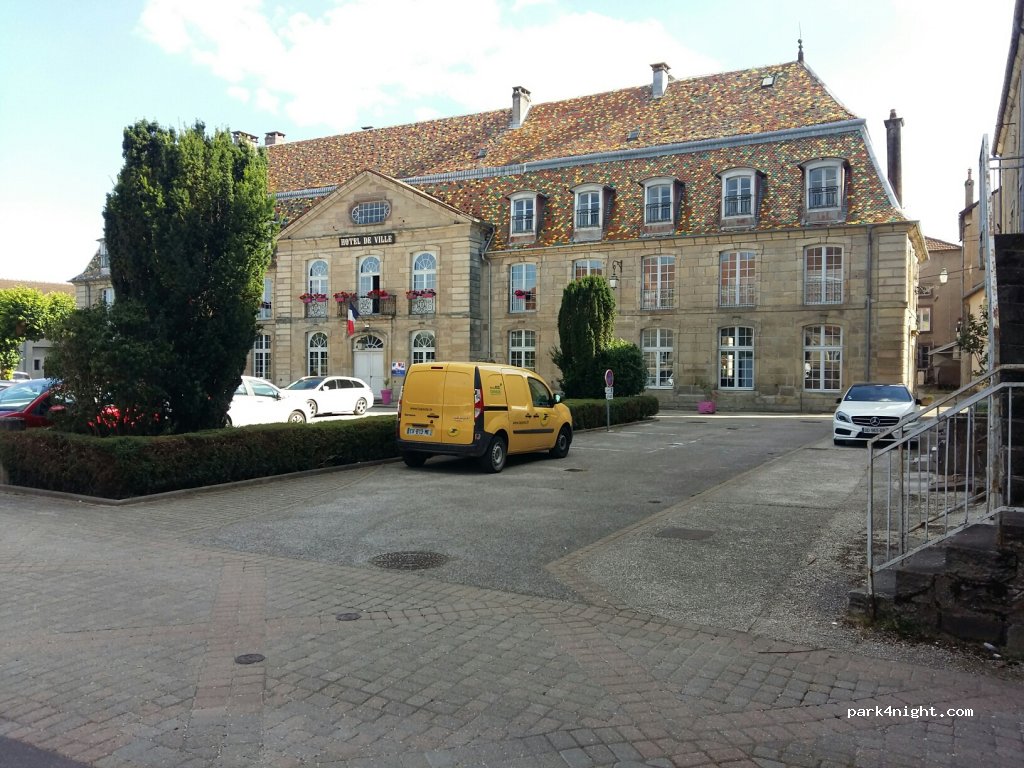 (70800) Bourguignon-lès-Conflans - place de la mairie — foto 3