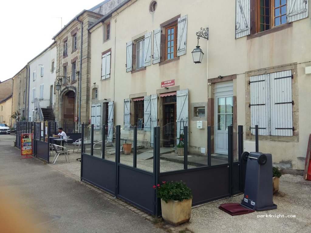 (70800) Bourguignon-lès-Conflans - place de la mairie — foto 4