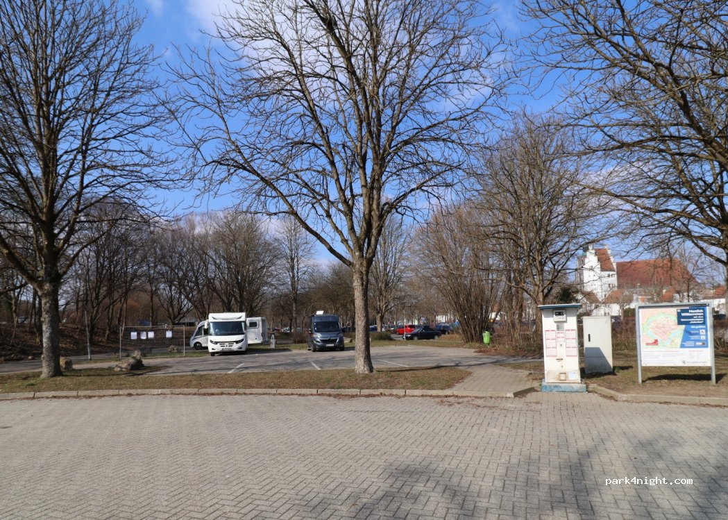 Wohnmobilstellplatz am Hallenbad in Ingolstadt — foto 3