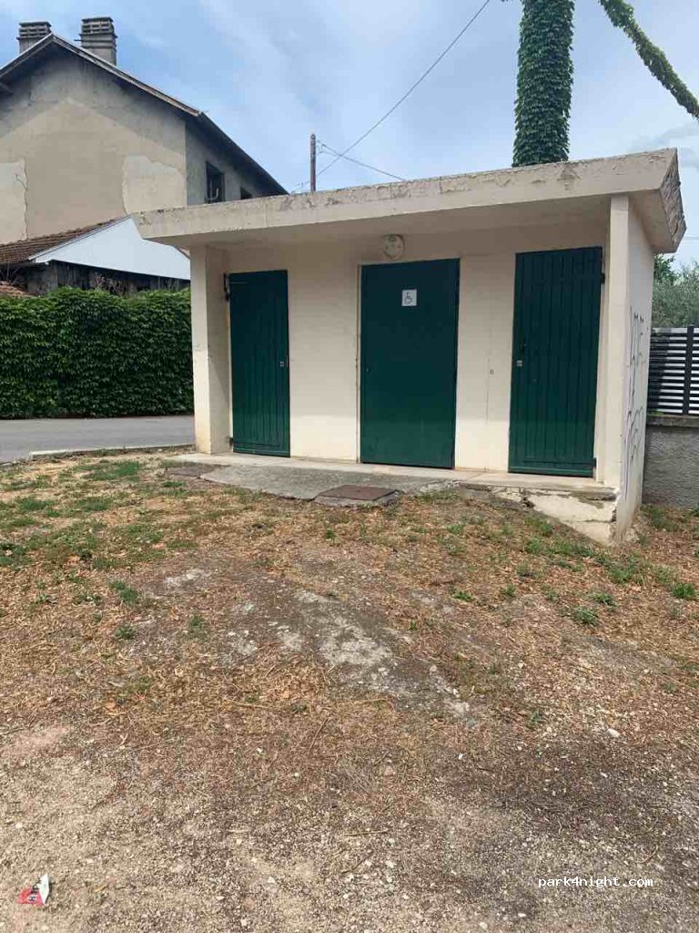 (38210) Tullins - 6 Place de la Libération — foto 2