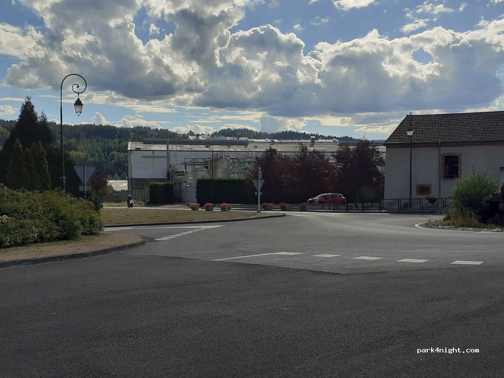 Aire camping-car Vertolaye — foto 2