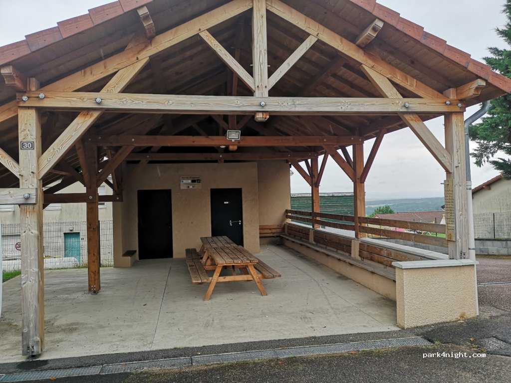(42260) Vézelin-sur-Loire - 3 Place des Halles — foto