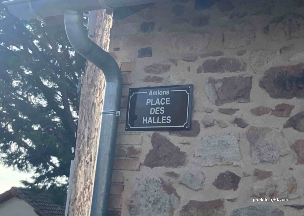 (42260) Vézelin-sur-Loire - 3 Place des Halles — foto 4