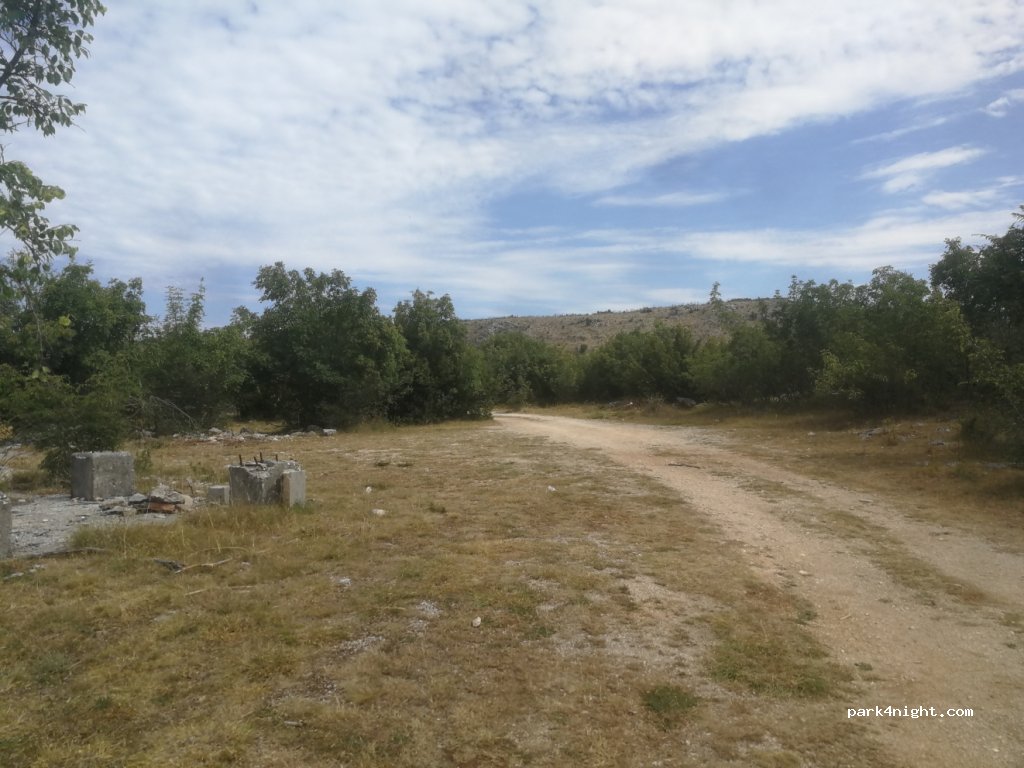 (21240) Vojnić Sinjski - Unnamed Road — foto