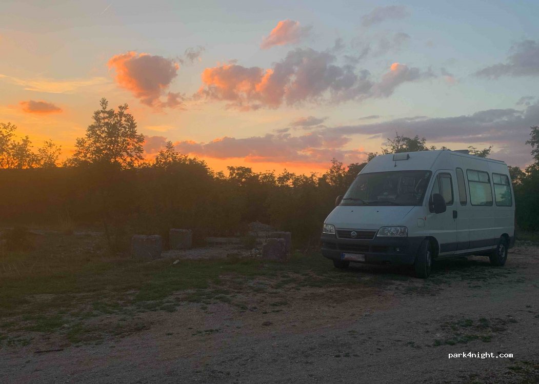 (21240) Vojnić Sinjski - Unnamed Road — foto 2
