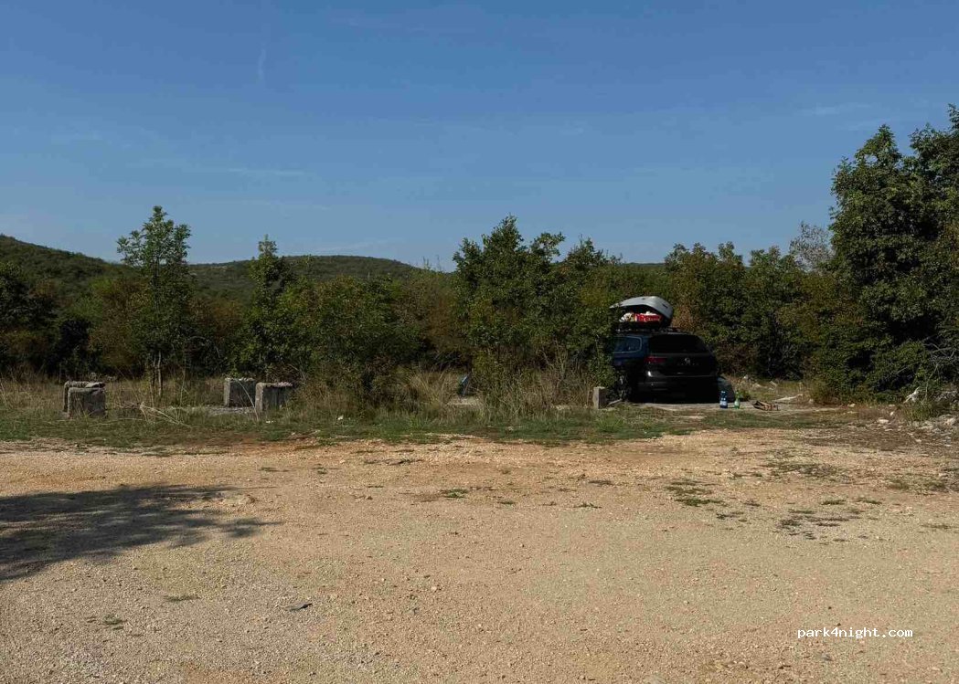 (21240) Vojnić Sinjski - Unnamed Road — foto 4