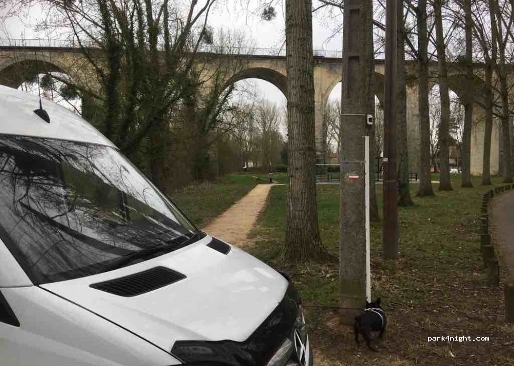 (28000) Chartres - Route des Grands Prés — foto 2