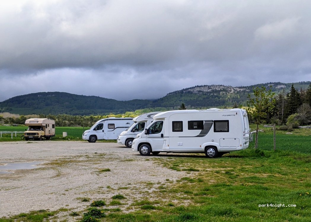 (26420) Vassieux-en-Vercors - Avenue du Mémorial — foto 2