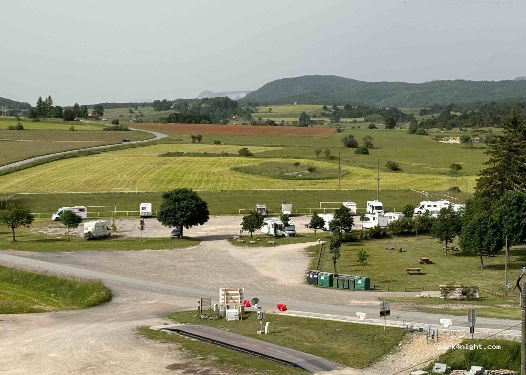 (26420) Vassieux-en-Vercors - Avenue du Mémorial — foto 3