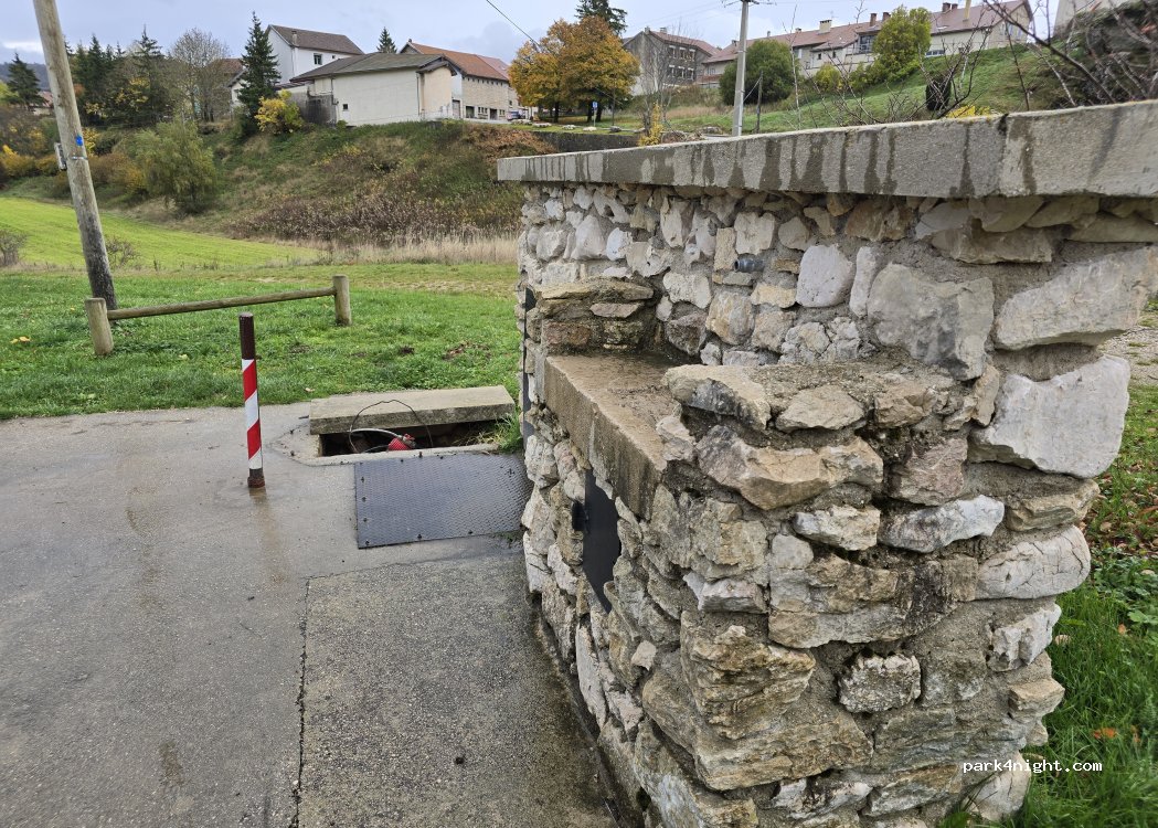 (26420) Vassieux-en-Vercors - Avenue du Mémorial — foto 5