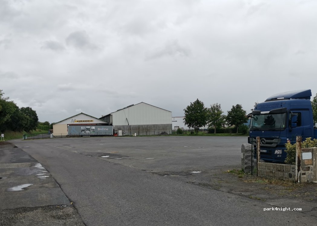 (50600) Grandparigny - 2 Rue Saint-Berthevin — foto