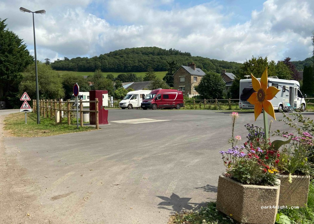 Aire de camping-car de Saint-Rémy-sur-Orne — foto 2