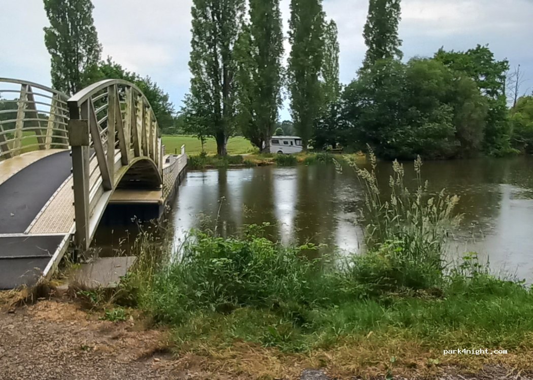 (53300) Ambrières-les-Vallées - Voie Communale du Gué de Gènes — foto 2