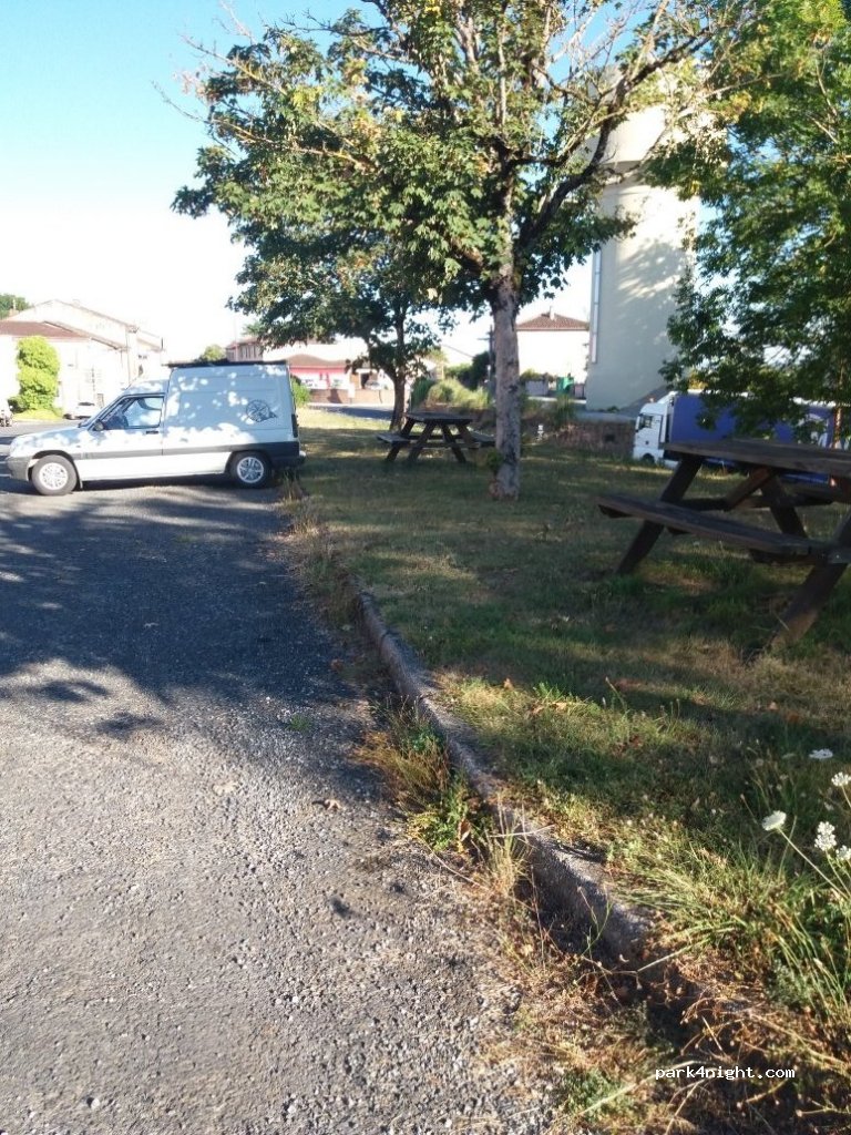 (81430) Villefranche-d'Albigeois - 5 Place du Foirail — foto