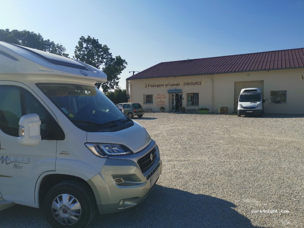 (10210) Chaource - 34 Route des Maisons — foto