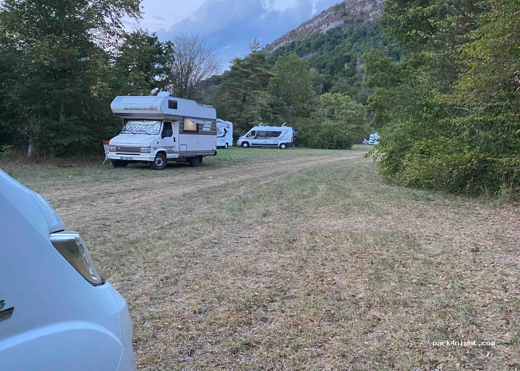 (39240) Cernon - Unnamed Road — foto