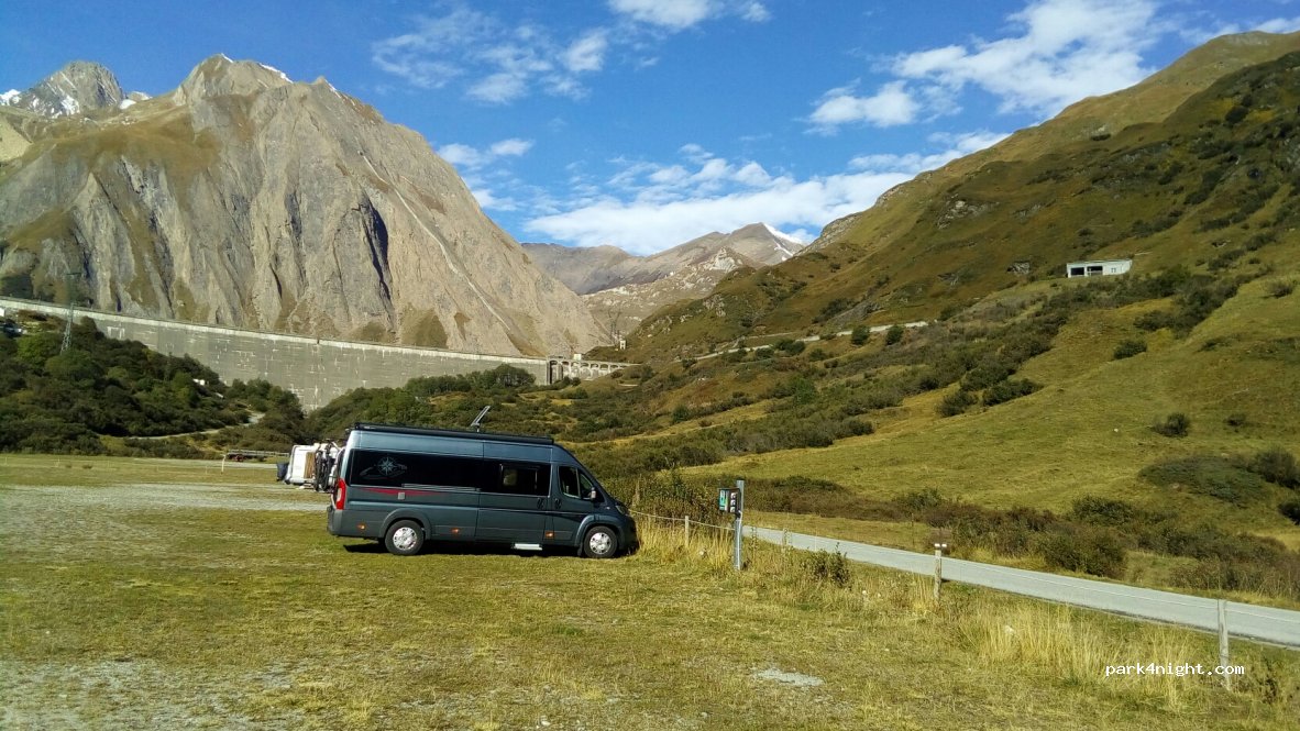 Area sosta camper Lago Morasco — foto