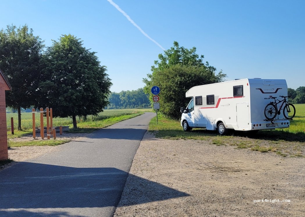 (277 13) Kostelec nad Labem - 6 Na Pískách — foto 2
