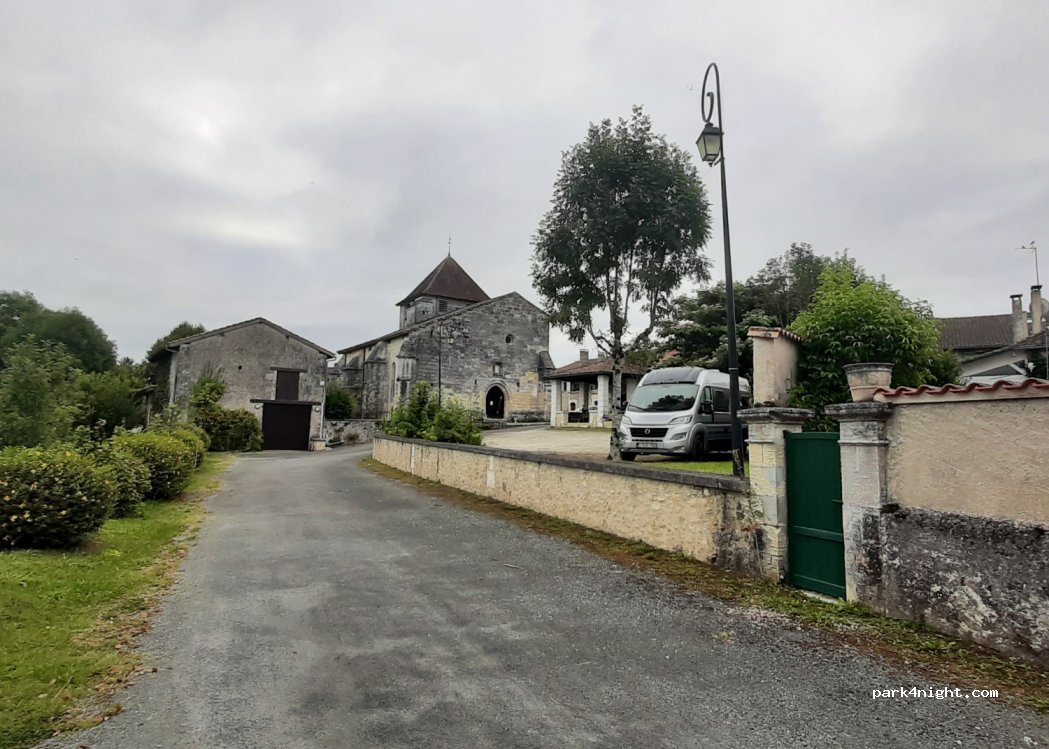 (24310) Valeuil - 31 Le Bourg — foto