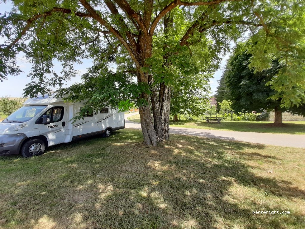(10130) Villeneuve-au-Chemin - 33 Route Nationale 77 — foto
