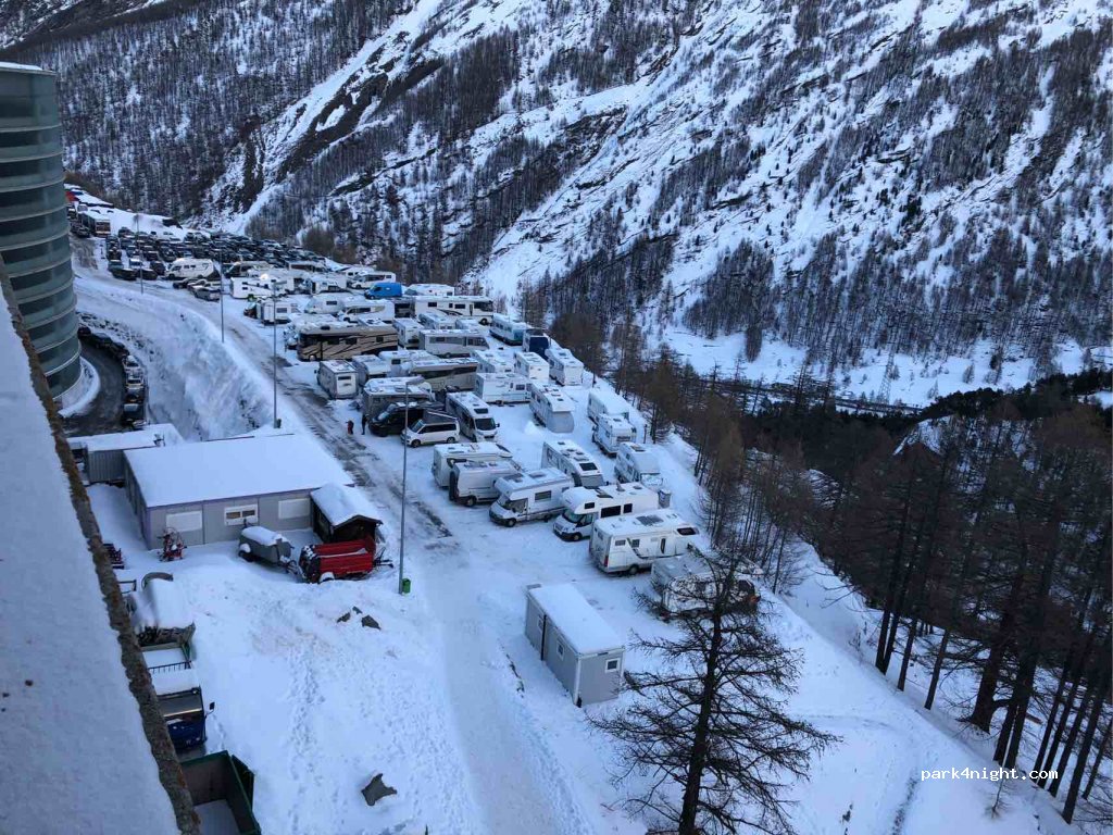 Wohnmobil Stellplatz Saas Fee — foto