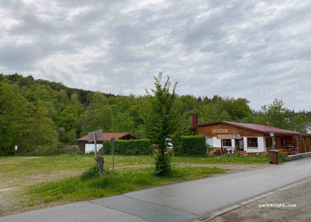 (D-94121) Salzweg - Oberilzmühle 1A Parking — foto