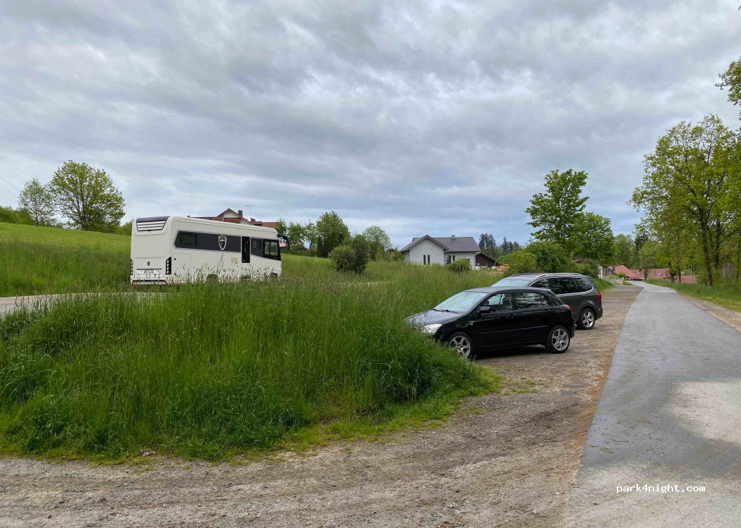 (D-94121) Salzweg - Oberilzmühle 1A Parking — foto 2