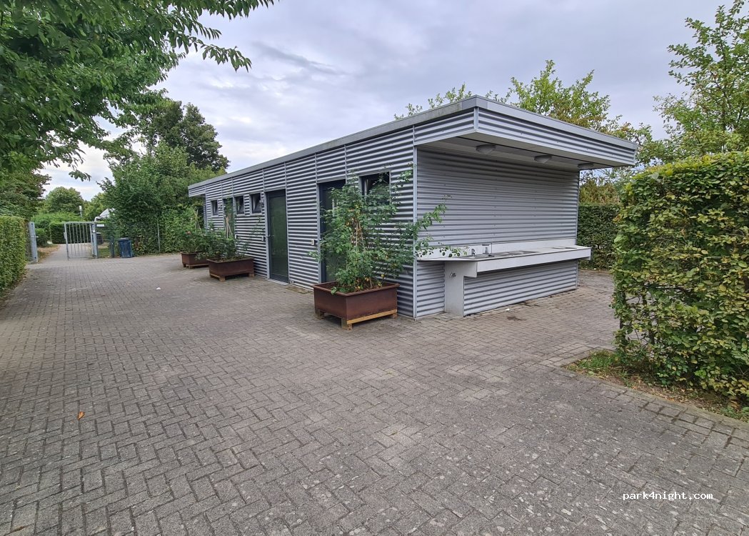 Wohnmobilstellplatz Brückenkopfpark — foto 5