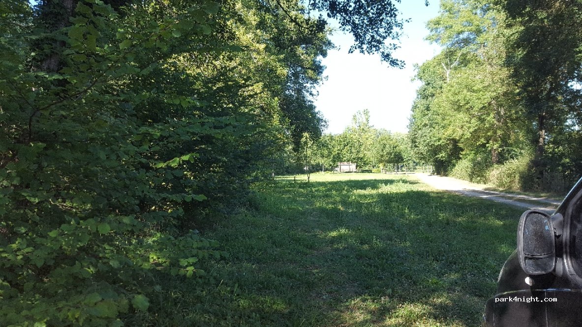 (24600) Saint-Méard-de-Drône - D104 — foto