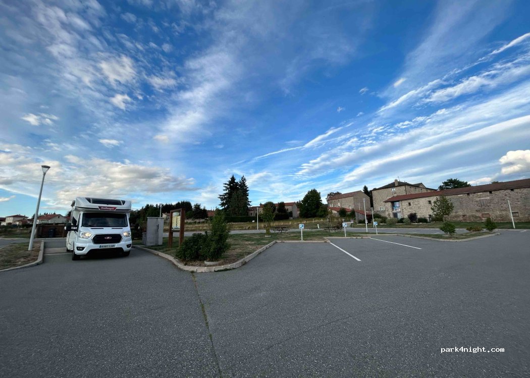 Aire de camping-car Montregard — foto 2
