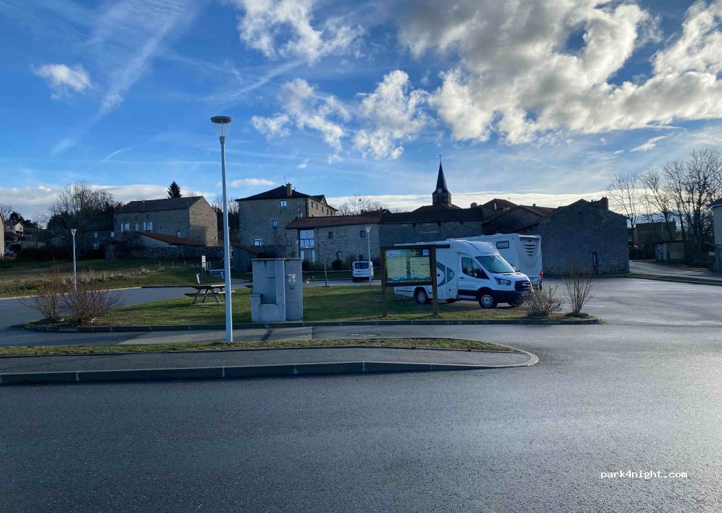 Aire de camping-car Montregard — foto 3