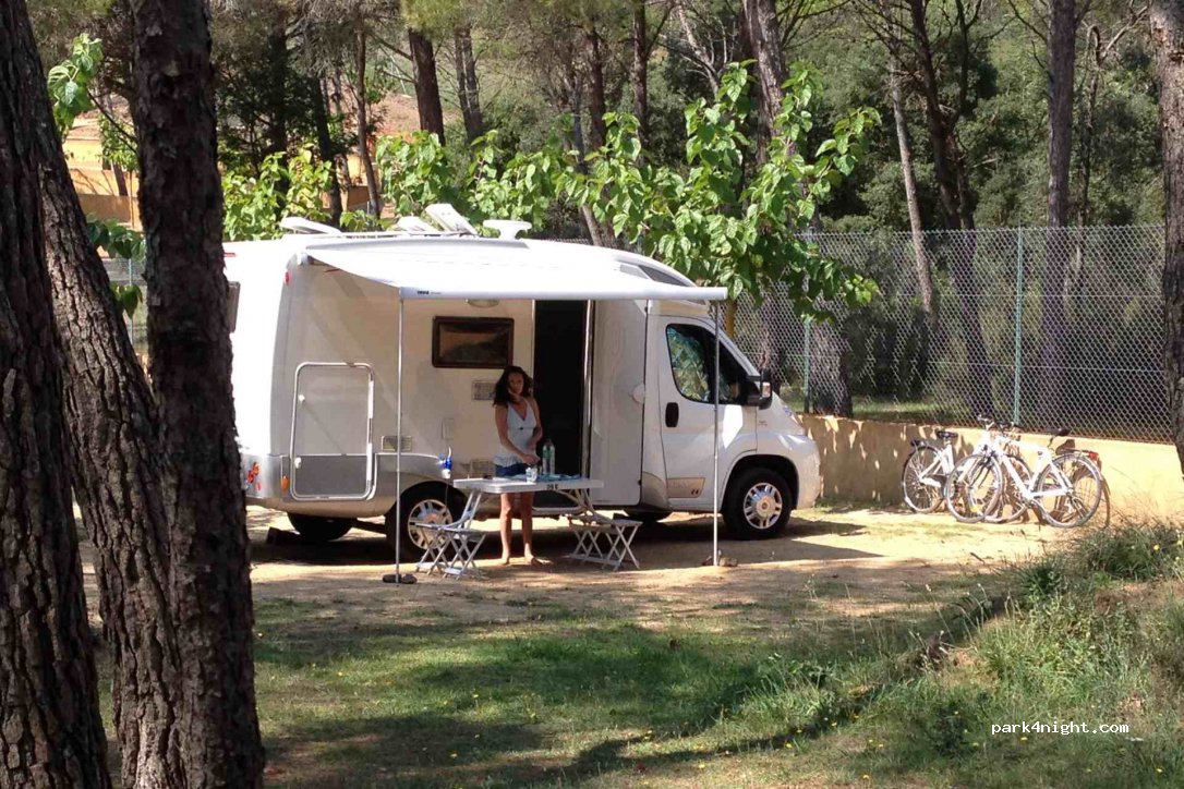 Camping Benelux | Platja de Castell | Costa Brava — foto