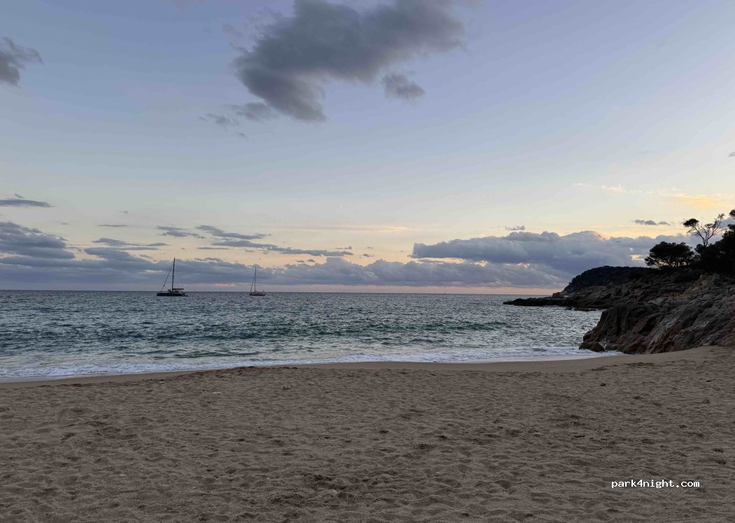 Camping Benelux | Platja de Castell | Costa Brava — foto 4