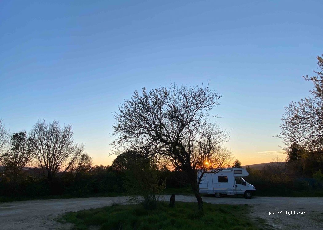 (84220) Gordes - Route de Cavaillon — foto