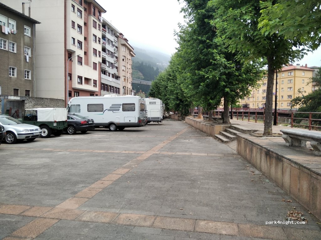 (33800) Cangas del Narcea - Avenida del Barrio Nuevo — foto 2