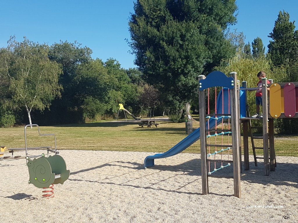 (85710) Chateauneuf - 7 Rue du Château — foto