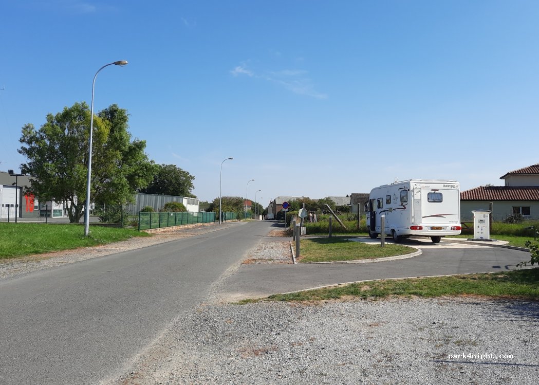 (08270) Novion-Porcien - 8 Rue du Stade — foto 3